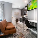 Balcony-Studio-Wd-Walk-To-Restaurants&Park