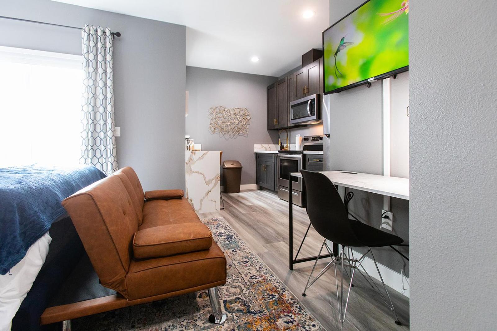 Balcony-studio-wd-walk-to-restaurants&park San Diego